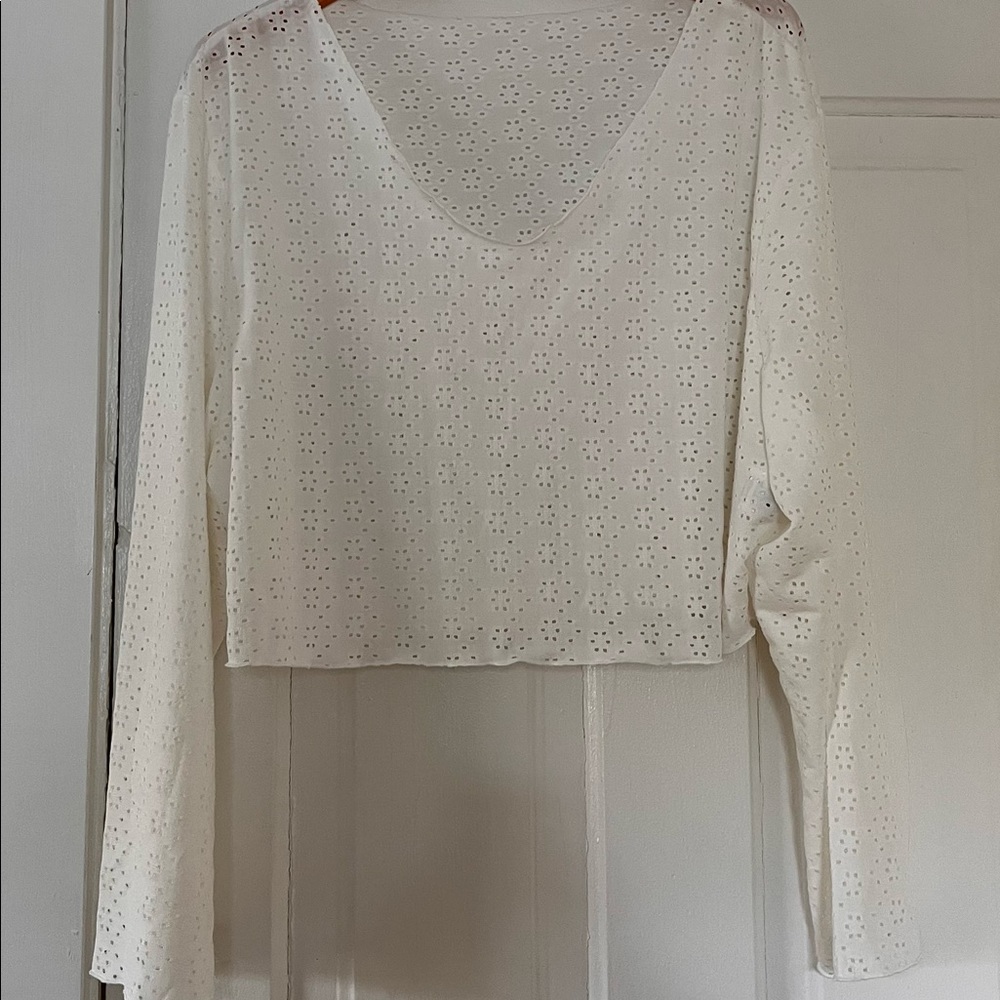Cropped White Longsleeve Blouse